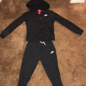 nike jogging outfits